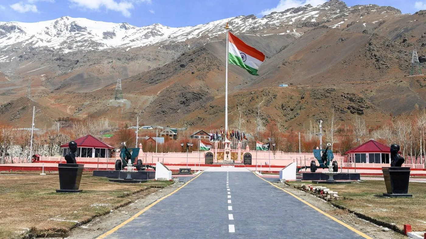 High passes and lakes on the road through Kargil and Ladakh